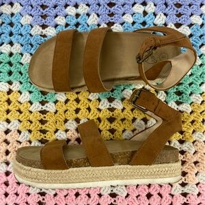 Art Class Tan Espadrille platform faux-leather Sandals size 5